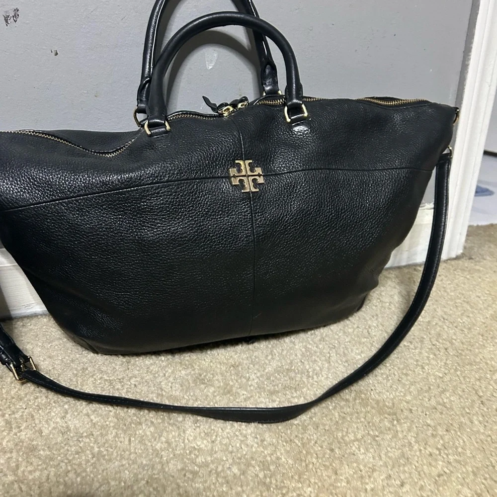 Tory Burch Black Shoulder Bag with Gold Accents - Picture 3 of 8